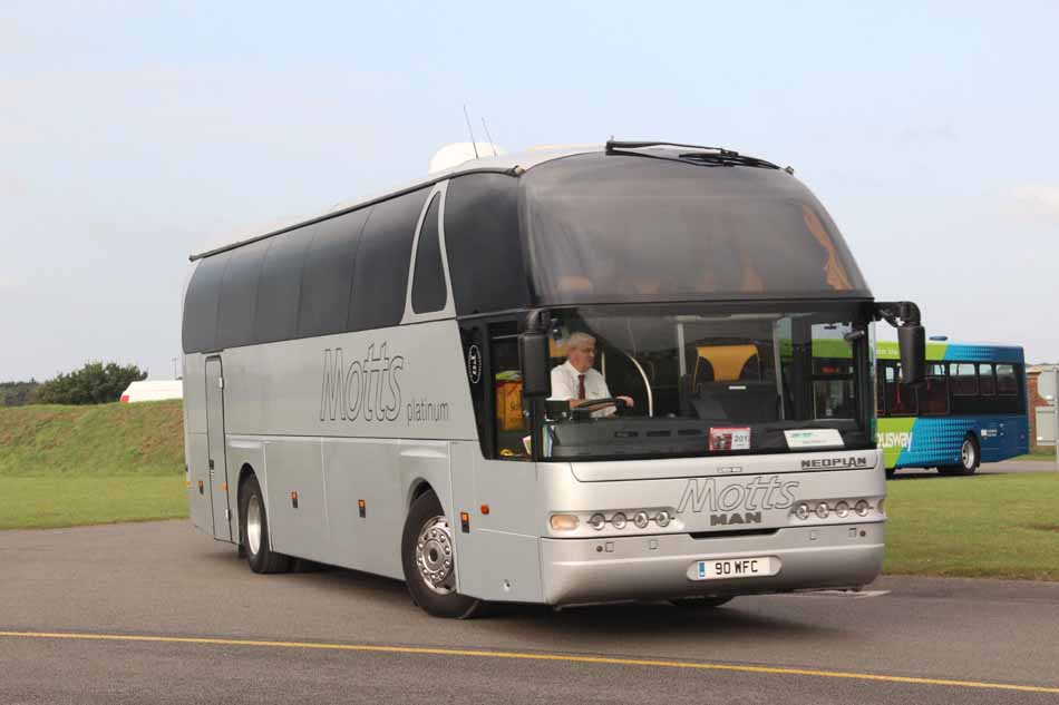 Motts Platinum Neoplan Starliner 90WFC