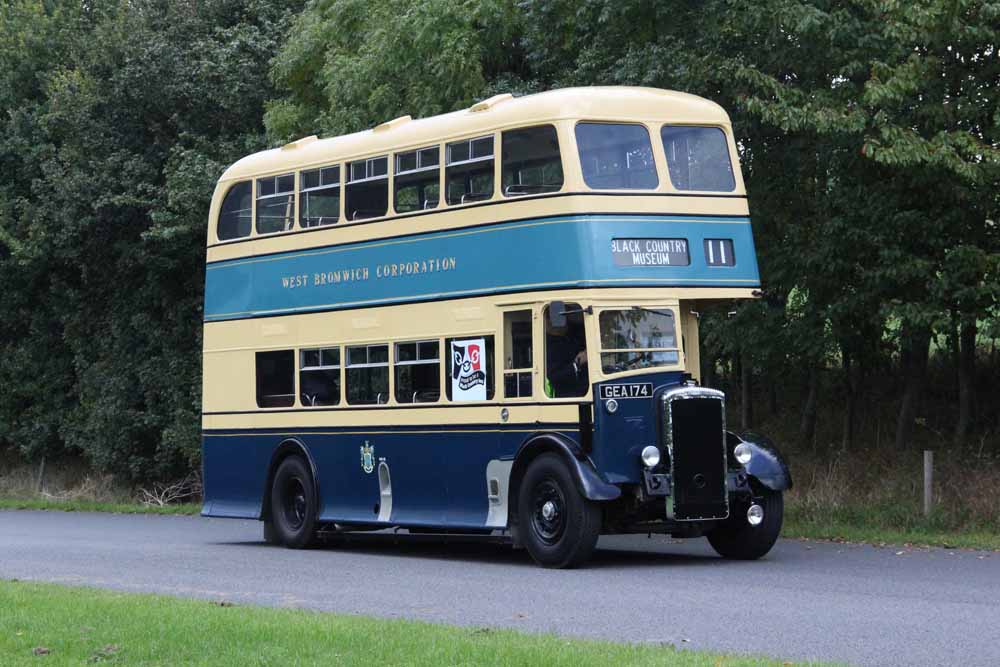 West Bromwich Corporation Daimler CVG6 Weymann 174