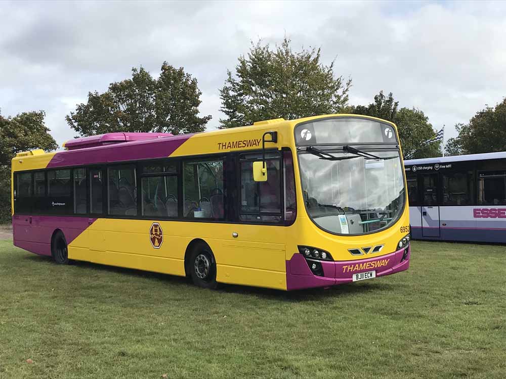 First Thamesway Volvo B7RLE Wright 69520