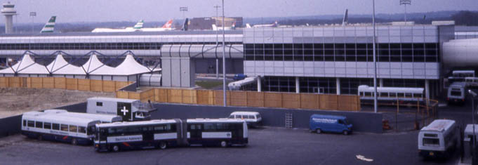 British Airways Van Hool bendibus