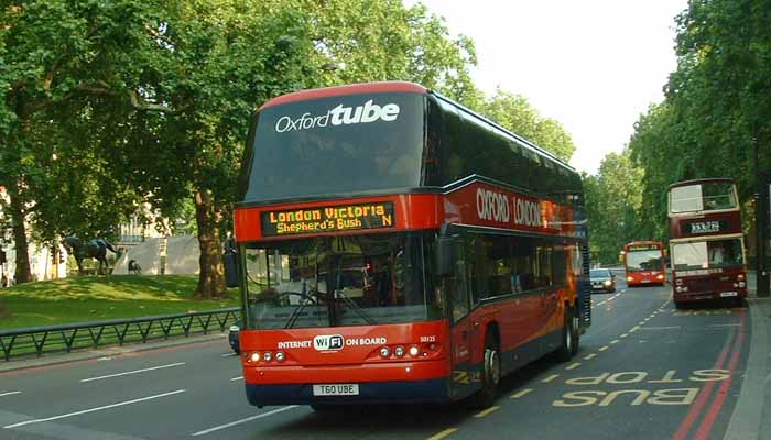 Oxford Tube Neoplan Skyliner 50121