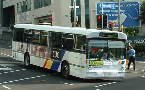 Ritchies Mercedes O305