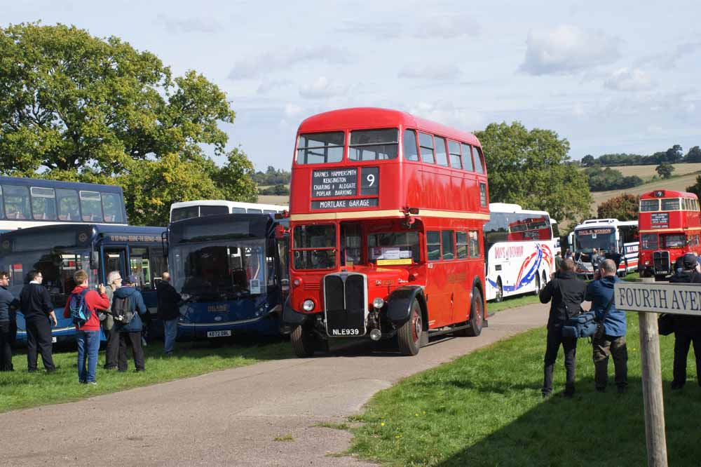 London Transport AEC Regent 3RT Park Royal RT4275