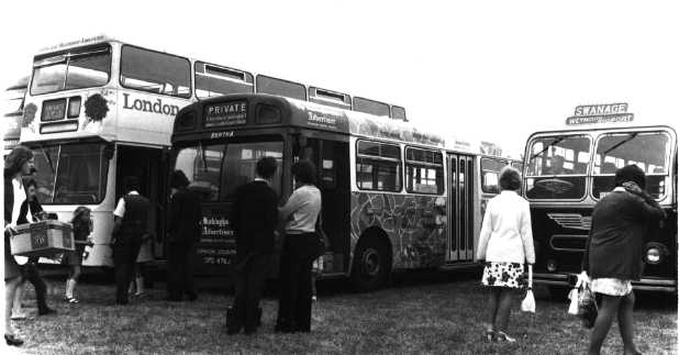 London Country Bucks Advertiser Swift SM476 & AN92