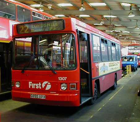 First Southampton Dennis Dart Wadham Stringer G895XPX